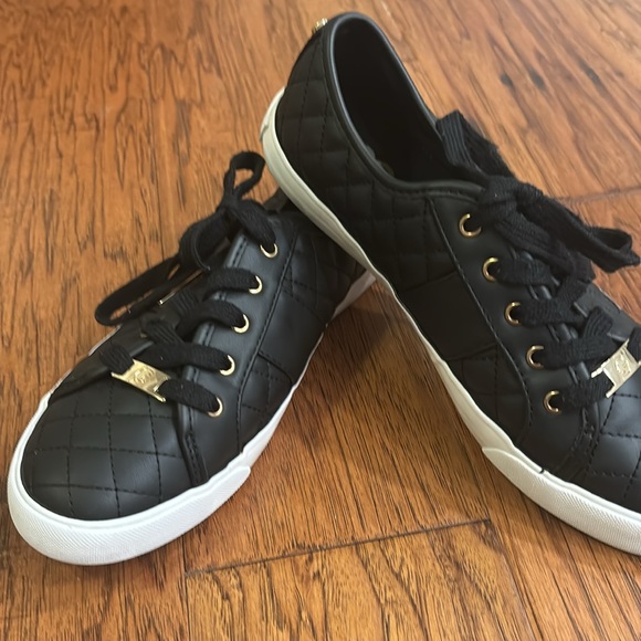 Black and gold shoes - Picture 2 of 3